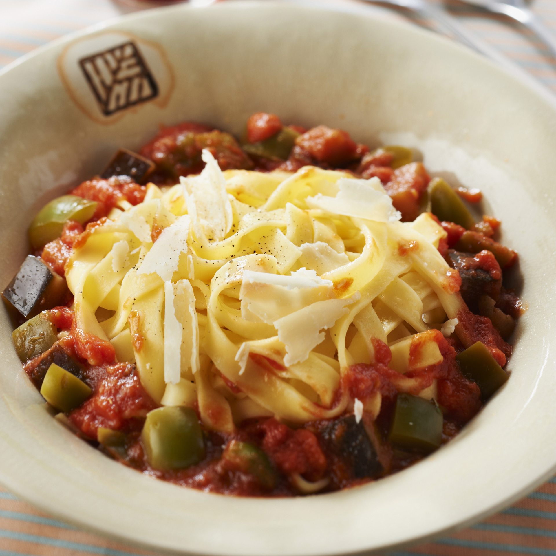 tag-tagliatelles-sauce-aubergine-poivron