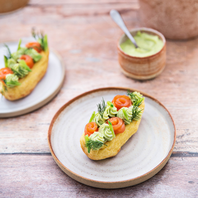 s-souffle-revisite-facon-eclair-au-guacamole-et-a-la-truite-fumee s-souffle-revisite-facon-eclair-au-guacamole-et-a-la-truite-fumee